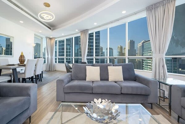 5 bedrooms, Internet - Spacious 4-br in Horizon Tower Marina (Dubai)