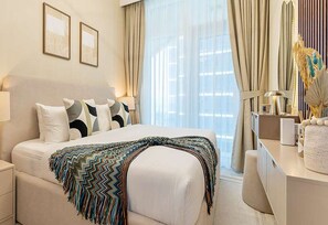 Apartment | 2 bedrooms, Internet - 2-br Missoni Luxury With Stunning Lake View (Dubai)