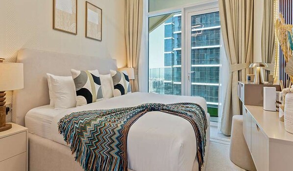 Apartment | 2 bedrooms, Internet - 2-br Missoni Luxury With Stunning Lake View (Dubai)
