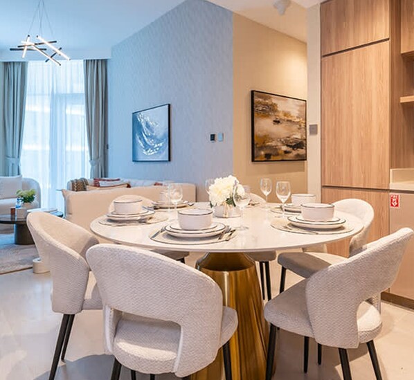 Apartment | 2 bedrooms, Internet - 2-br Missoni Luxury With Stunning Lake View (Dubai)