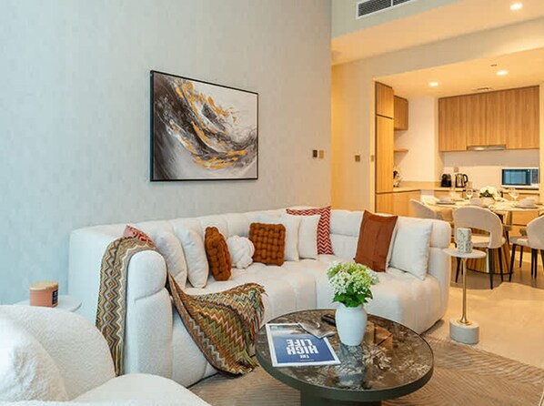 Apartment | 2 bedrooms, Internet - 2-br Missoni Luxury With Stunning Lake View (Dubai)