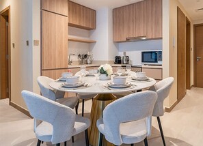 Apartment | 2 bedrooms, Internet - 2-br Missoni Luxury With Stunning Lake View (Dubai)