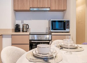 Apartment | 2 bedrooms, Internet - 2-br Missoni Luxury With Stunning Lake View (Dubai)