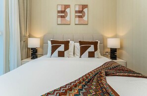 Apartment | 2 bedrooms, Internet - 2-br Missoni Luxury With Stunning Lake View (Dubai)