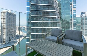 Apartment | 2 bedrooms, Internet - 2-br Missoni Luxury With Stunning Lake View (Dubai)