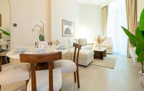 Apartment | 1 bedroom - Stylish Missoni 1BR Luxury Stay Ideal for 5 Guests (Dubai)