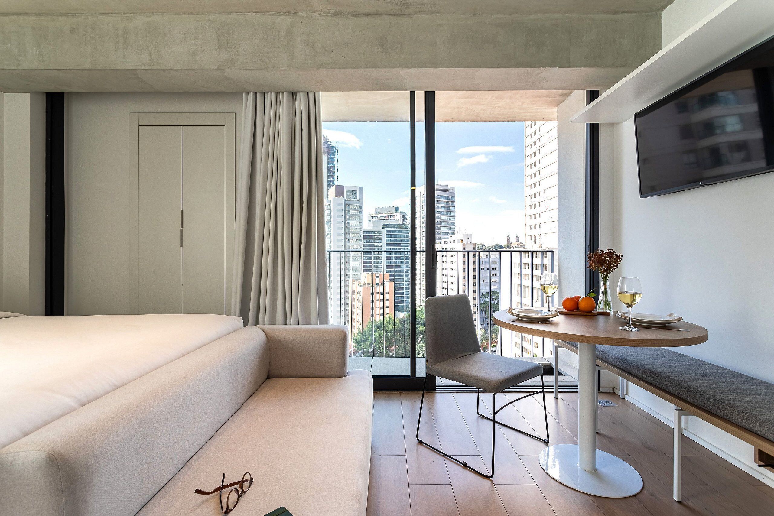 Deluxe Studio | Desk, iron/ironing board, free WiFi, bed sheets