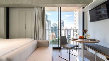 Deluxe Studio | Desk, iron/ironing board, free WiFi, bed sheets