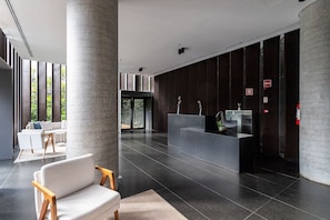Lobby - Onze22 by Viva - Estúdios Modernos a 400m do Metrô Vila Madalena com Piscina no Rooftop (São Paulo)