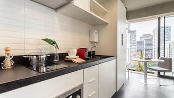 Classic Studio | Private kitchen | Full-size fridge, microwave, oven, stovetop
