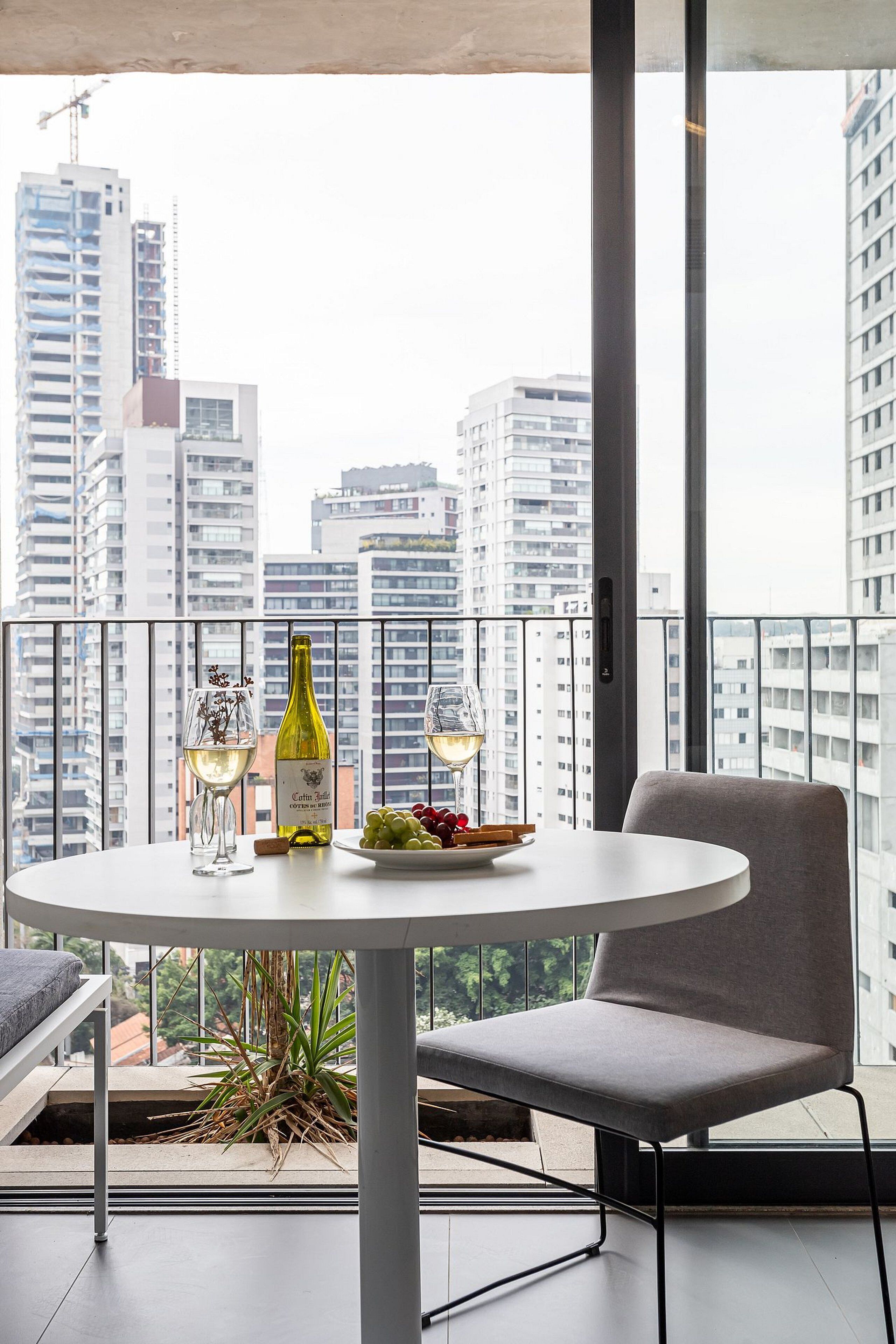 Classic Studio | Dining