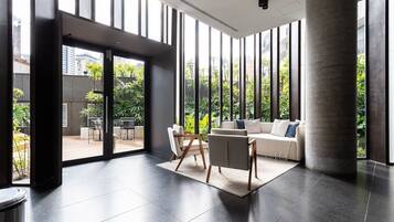 Estudi Deluxe | Interior