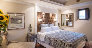 Suite, 1 King Bed | 1 bedroom, blackout curtains, soundproofing, iron/ironing board - Villa Colonna (Quito)