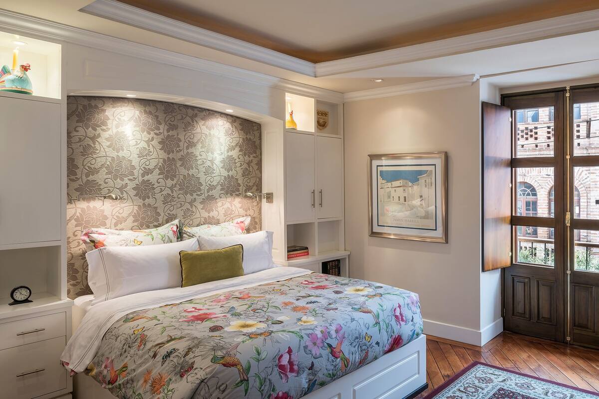 Suite, 1 Queen Bed | 1 bedroom, blackout curtains, soundproofing