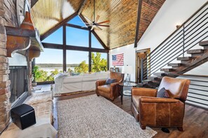 Télévision, cheminée, espaces bureaux