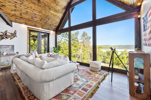 Shoreline Splash-Easy Access to Beaver Lake-Kayaks