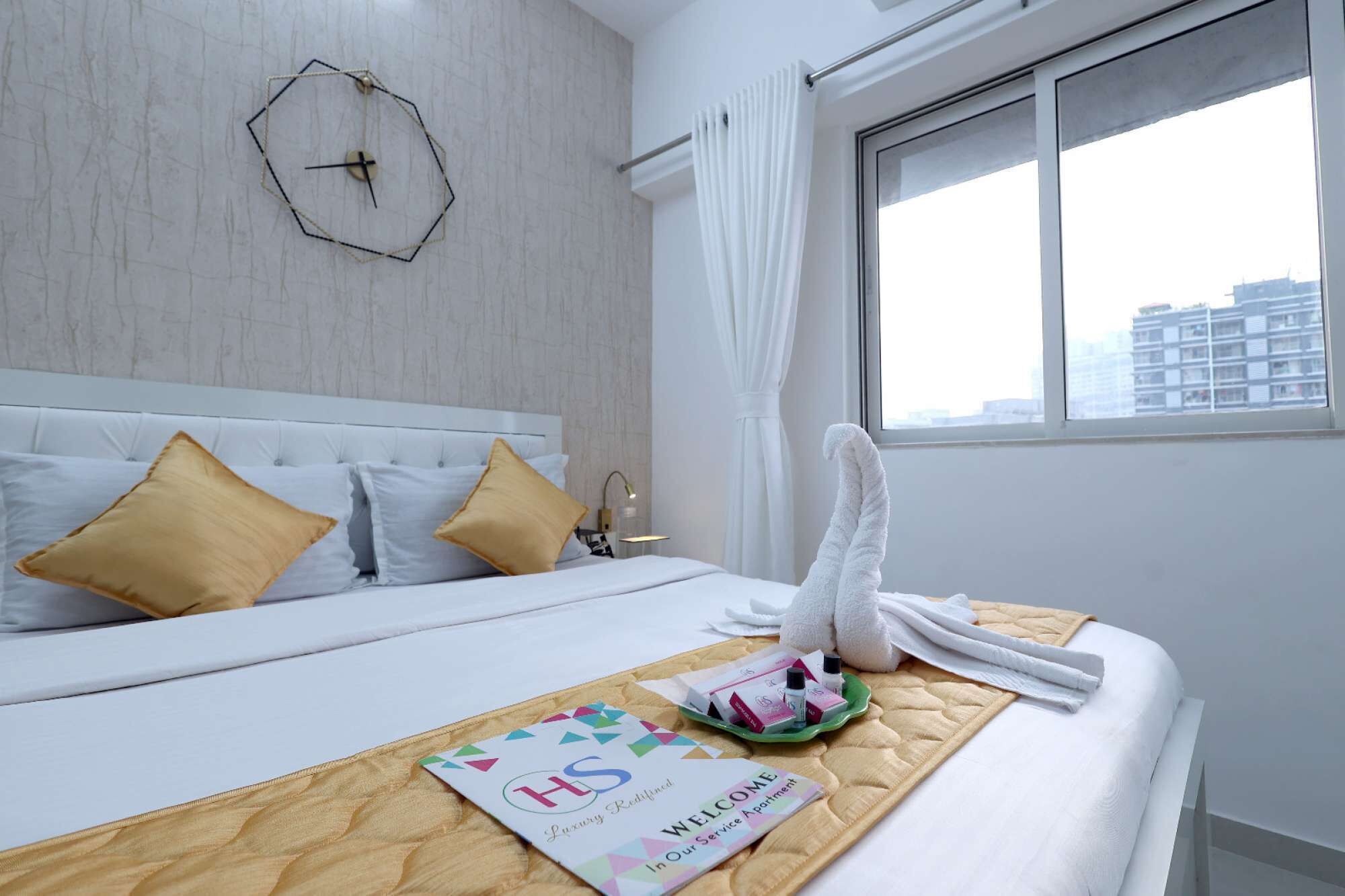 2 bedrooms, desk, iron/ironing board, WiFi