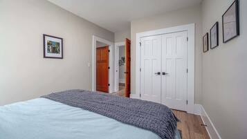 3 bedrooms, desk, iron/ironing board, WiFi