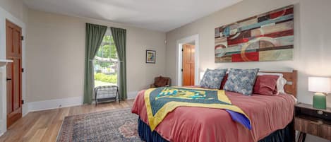 3 bedrooms, desk, iron/ironing board, WiFi