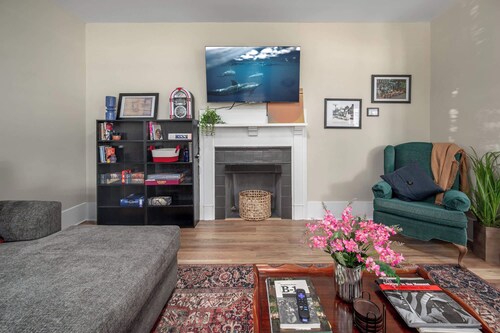 Historic Chapel Hill Home near Downtown Culture