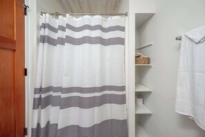 Douche, serviettes fournies