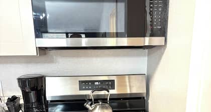 Charming 1 bedroom apartment with AC, WiFi in quaint Columbus