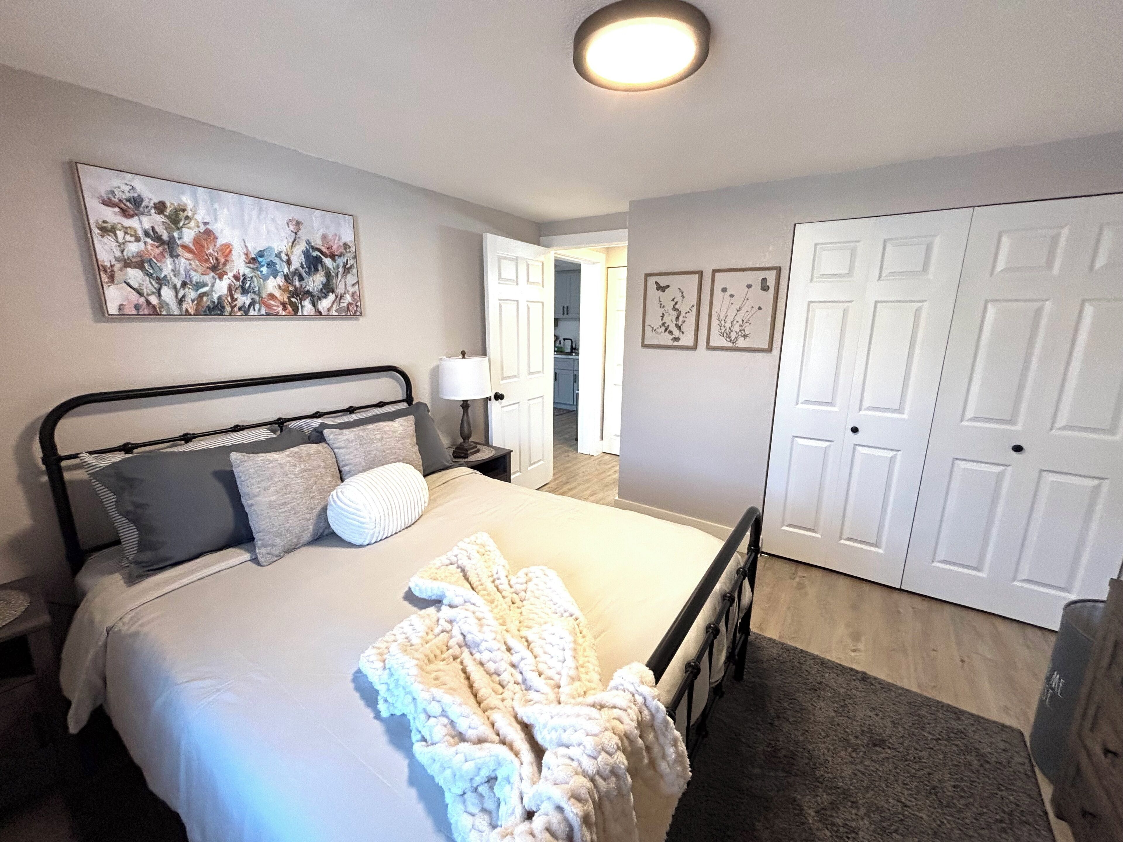 2 多间卧室、熨斗/熨衣板、WiFi、床单