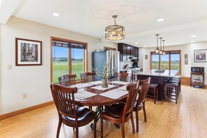 Dining - Convenient location for your mountain vacation. Welcome to Coyotes Den! (Canaan Valley)