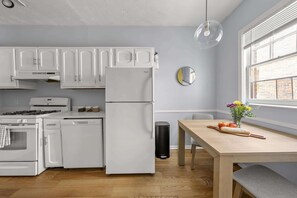 Réfrigérateur, four, plaque de cuisson, lave-vaisselle