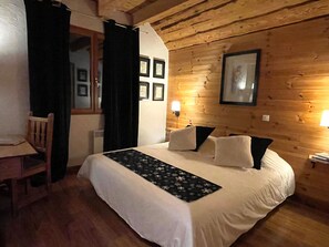 5 chambres, fer et planche à repasser, Wi-Fi