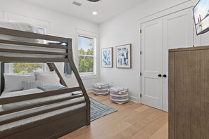 5 habitaciones, escritorio, tabla de planchar con plancha y wifi gratis