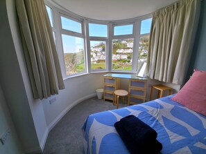 Room - 3 bedroom Woolacombe seafront property with stunning sea views (Woolacombe)