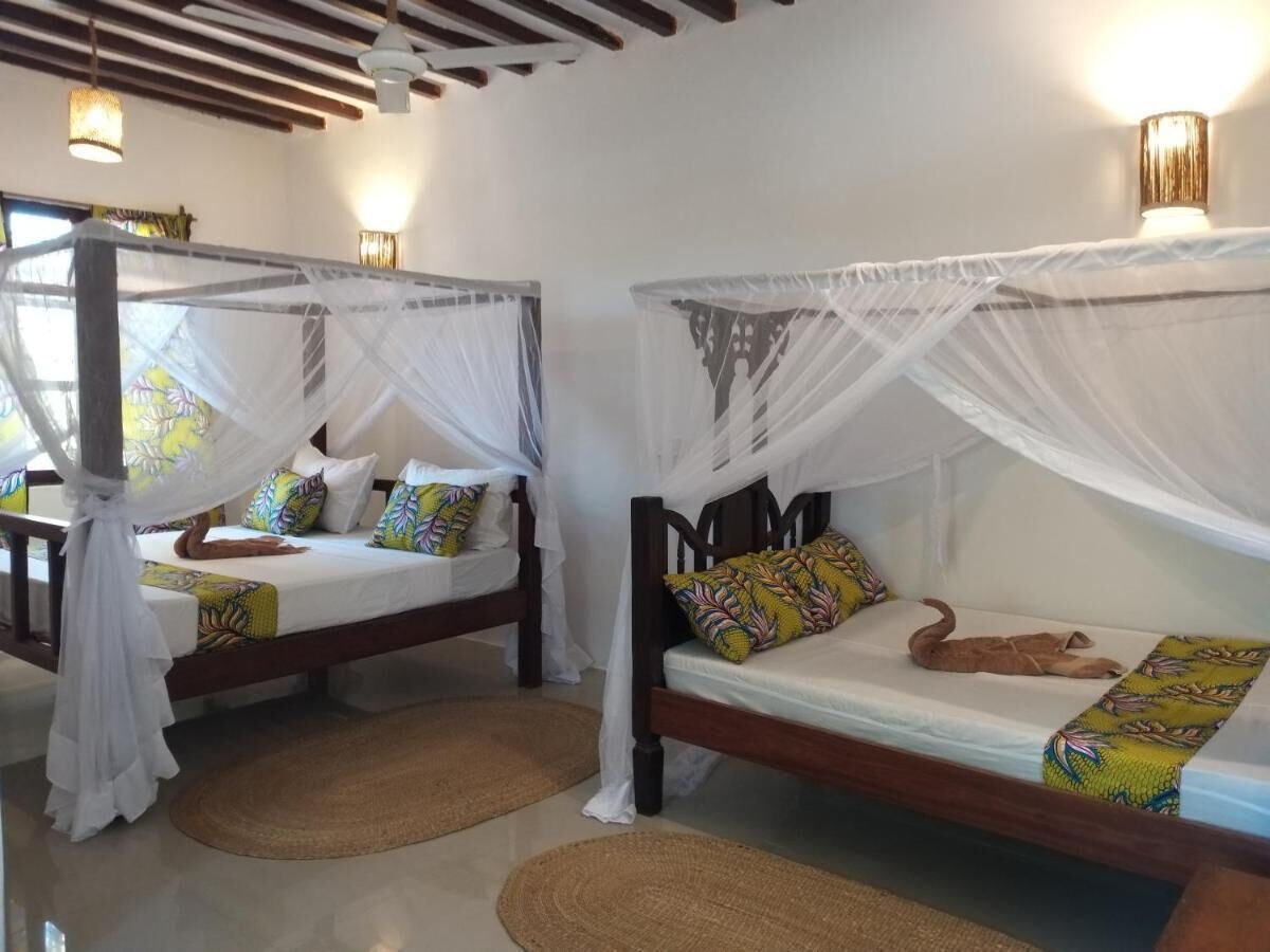 Habitación triple Confort, vistas al jardín | Escritorio, espacio para trabajar con un portátil, wifi gratis