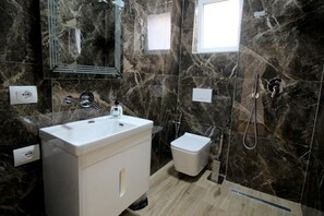 Apartamento, vistas a la ciudad | Baño | Secador de pelo