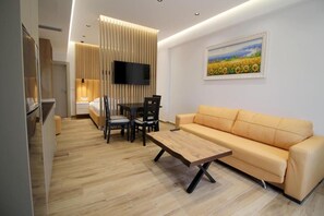 Estudio, vistas al mar | Zona de estar | Una televisión de pantalla plana