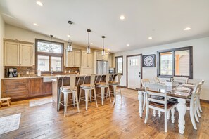 House (3 Bedrooms) | Interior