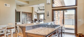 Riverfront Home w/ Yard Games in Wabasha!