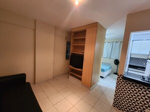 1 slaapkamer, een strijkplank/strijkijzer, wifi, beddengoed