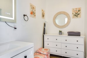 Apartment (0 Bedroom) | Interior - Near UNM & ABQ Biopark: East Dtwn Studio (Albuquerque)