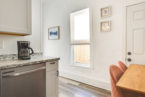 Apartment (0 Bedroom) | Bahagian dalam