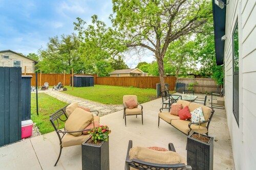 5 Mi to Dtwn: Dallas Home w/ Patio & Fire Pit!