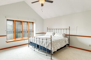 House (3 Bedrooms) | Interior - Bike, Fish, Golf & More: Stately Tudor in Mogadore (Mogadore)