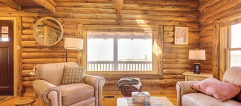 Near Trails, Lakes & Slopes: Cabin in Walpole!