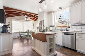 Fridge, stovetop