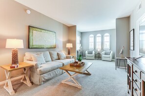 Interior - 5 Mi to Fort Myers Beach: Condo w/ Pool Access! (Fort Myers)