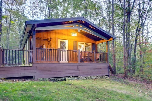 Secluded Cabin w/ Hot Tub in Hocking Hills