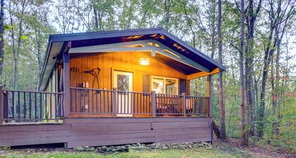 Secluded Cabin w/ Hot Tub in Hocking Hills