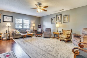 House (3 Bedrooms) | Interior