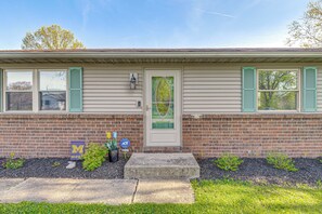 Interior - 12 Mi to Indianapolis Motor Speedway: Home w/ Deck (Brownsburg)