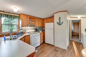 House (3 Bedrooms) | Interior - Waterfront Home w/ Boat Slips in Northern Michigan (Gladwin)